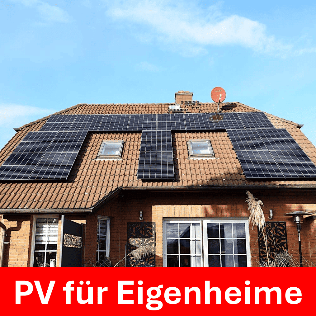 PV-Anlage angeordnet um zwei Dachfenster auf einem Eigenheim installiert von EMIS