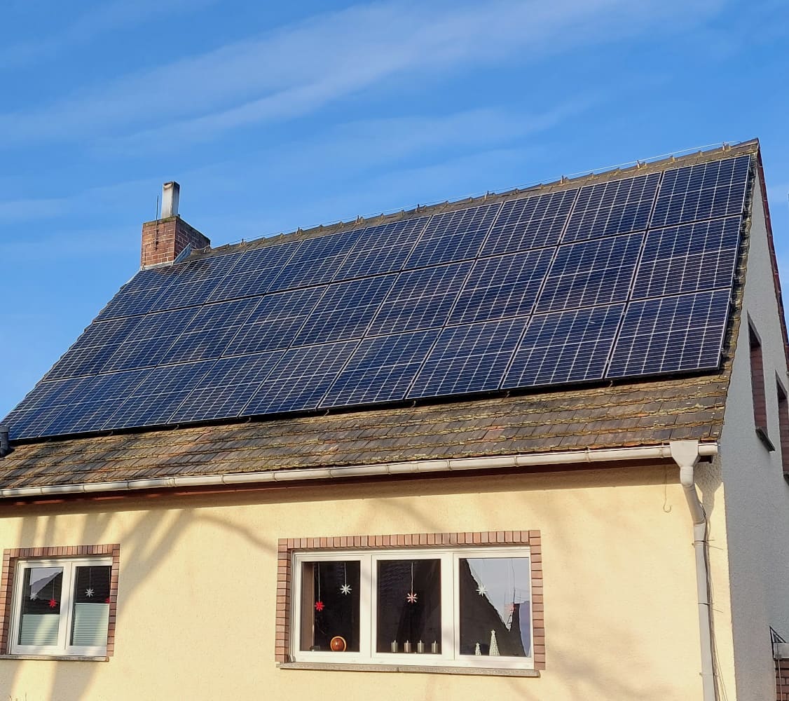 Solaranlage auf einem Privatdach errichtet von EMIS Electrics aus Lübbenau 